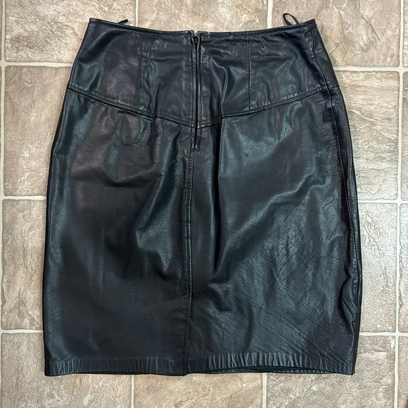 Vintage Real Leather Women’s Midi Skirt Size 20W by design assets - Picture 2 of 6